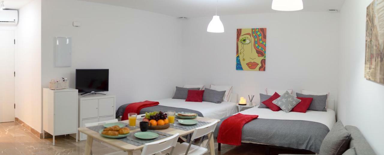Apartamentos Oceanos Malaga Exterior photo